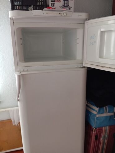 встраиваемый холодильник атлант: Холодильник Indesit, Б/у, Двухкамерный, 68 * 165 *
