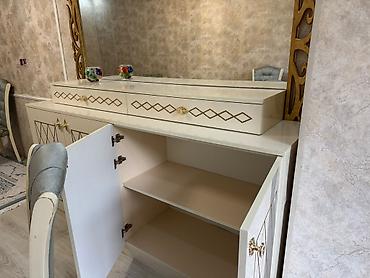 зеркало с подсветкой: Zərif dizaynlı güzgülü bufet/konsol - Rəng: krem-ağ, qızılı dekor — 2