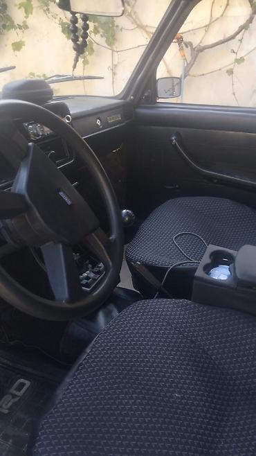 e60 guzgu: LADA 2107 sedan təqdim olunur. Avtomobil qara rəngdədir və klassik — 7