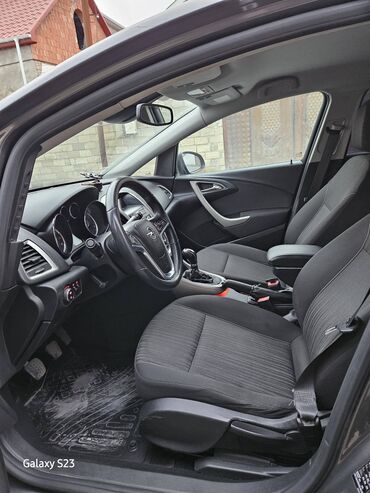 Opel: Opel Astra GTC: 1.4 l | 2011 il 251000 km Hetçbek — 6