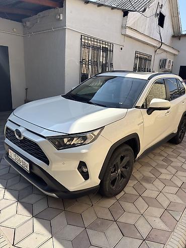 Toyota RAV4: 2020 г., 2.5 л, Автомат, Гибрид, Внедорожник