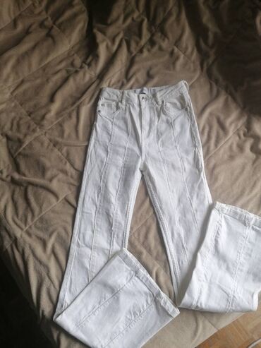 ženske somot pantalone: Zvonarice teksas xs 34 bershka, odlicno stoje, nosene
