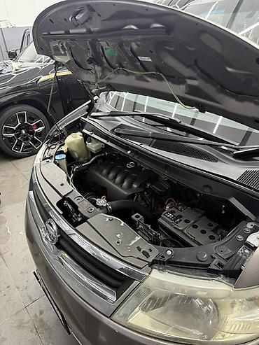 боковой: Nissan Serena: 2005 г., Минивэн — 6