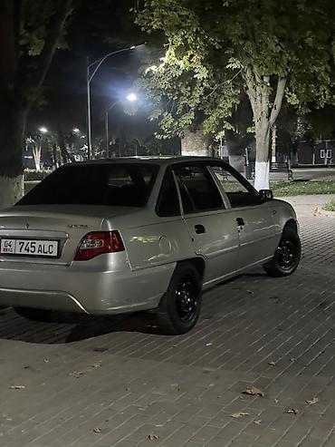 Daewoo Nexia: 2008 г., 1.6 л, Механика, Бензин, Седан