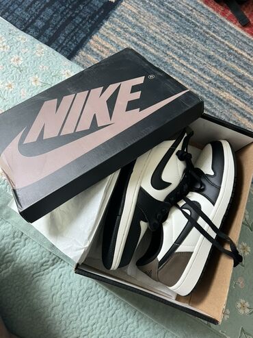 спортивные бриджи мужские: Кроссовки Nike Air Jordan 1 Low - Цвет: черно-белый с серыми