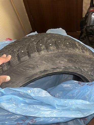 Продаётся зимняя шипованная автомобильная шина размером 235/60 R18