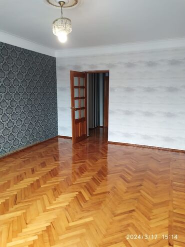 Köhnə tikili: Mənzil – çoxmərtəbəli daş binada - Plan: ayrıca otaq, mətbəx, sanitar — 11