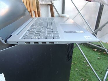 Lenovo: Intel Core i5, 8 GB OZU, 15.6 " — 4