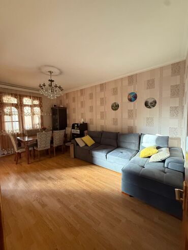 Uzunmüddətli kirayə mənzillər: Kirayə mənzil – işıqlı və səliqəli 2 otaq - Geniş zal: divan-künc — 6