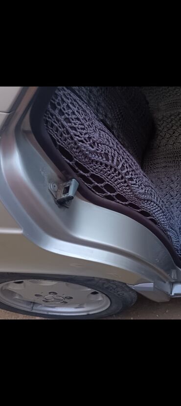 Mercedes-Benz: Mercedes-Benz 190E sedan - Korpus: 4 qapılı sedan, “bej/qızılı” rəng — 8