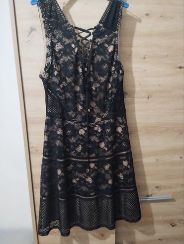 38 dresses: Guess M (EU 38), bоја - Crna, Koktel, klub, Na bretele