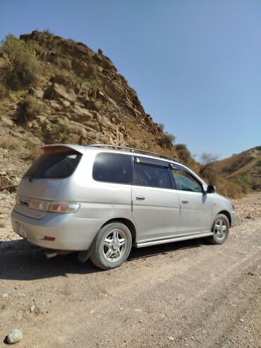 продаю аварийная авто: Toyota Gaia: 2002 г., 2 л, Автомат, Бензин, Минивэн