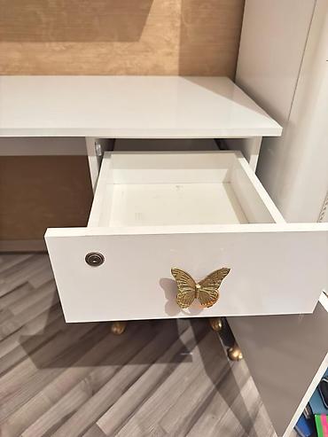 kepenek: Ağ rəngdə iş/oxu masası və divar rəfi dəsti - Material: laminat/MDF — 4