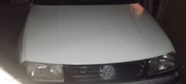 Volkswagen: Volkswagen Vento: 1993 г., 2 л, Механика, Бензин, Седан