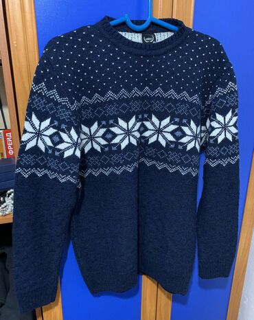 снежинки: Свитер, Б/У Продаю свитер со снежинками, бренд “Gerekli”. Писать на