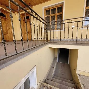 Həyət evləri və villaların satışı: Sadillida Herbicilerin binadi terefde 4 otaqli remontlu kursulu heyet — 19