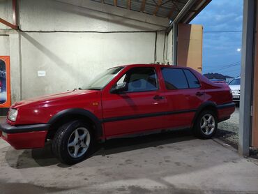 венто авто: Volkswagen Vento: 1993 г., 1.8 л, Механика
