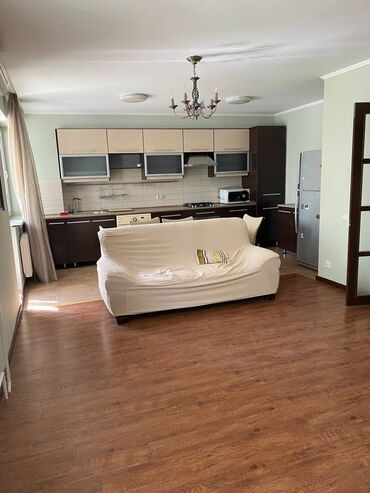 4 х комнатная квартира в Кыргызстан | Долгосрочная аренда квартир: 4 комнаты, 140 м², 2 этаж, Центральное отопление