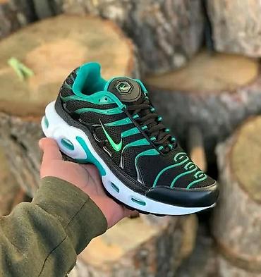Patike: Nike TN
Cena: 3.300
Brojevi: 36-46 — 10
