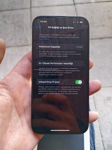 Apple iPhone: IPhone 13, Qara — 6