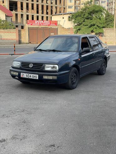 жук машина: Volkswagen Vento: 1993 г., 1.8 л, Механика, Бензин, Седан