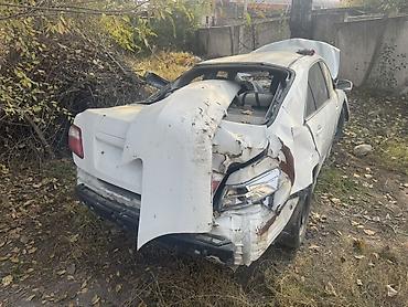 211 2 7: Toyota Camry, белый седан, под разбор или восстановление. Автомобиль — 2