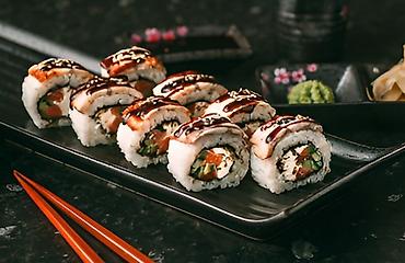 Готовые блюда, кулинария: Сеты суши и роллов - Ассорти роллов: классические, запечённые и с — 40