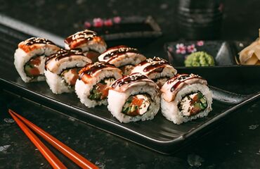 Готовые блюда, кулинария: Сеты роллов и суши - Тёплые роллы в хрустящей панировке: крупные — 5