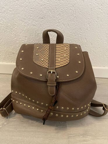 givenchy zenski parfemi: Materijal: Veštačka koža
