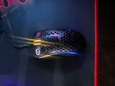 бесплатные ноутбуки: Проводная игровая мышь с перфорированным корпусом и RGB-подсветкой
