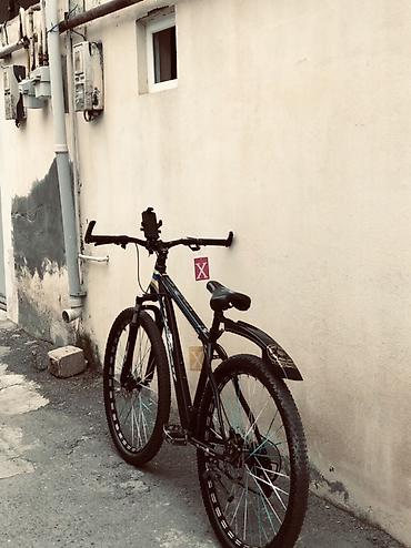 Dağ velosipedləri: Velosiped – dağ/şəhər tərzi, 29” təkərli Xüsusiyyətlər: - Güclü — 3