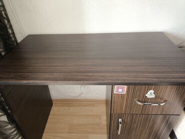 Uşaq masaları: Oğlan və qız üçün, İşlənmiş, Siyirməli, Yazı masası, Stulsuz