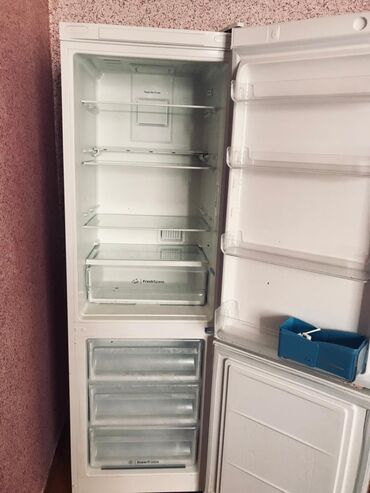 Soyuducular: Yeni 2 qapılı Indesit Soyuducu Satılır, rəng - Ağ, Dolab içi