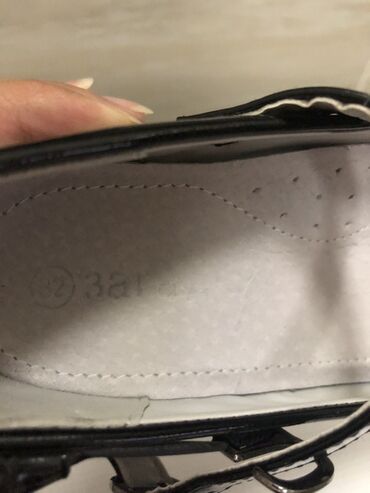 Детская обувь: Б/У туфли!Очень в хорошем состоянии!Сзади на пятке расположен — 10