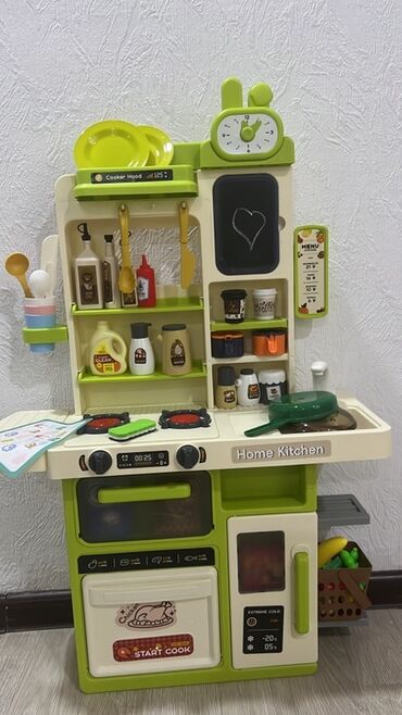 детский игровой площадка: Детская игровая кухня "Home Kitchen" выполнена в светло-зеленых и