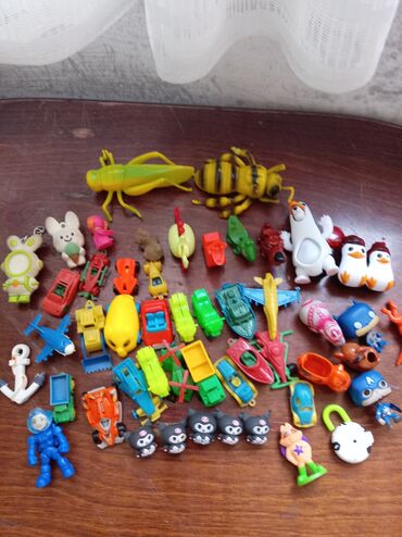uşaq yellencekleri instagram: Kinder oyuncaqları hamısı 5azn