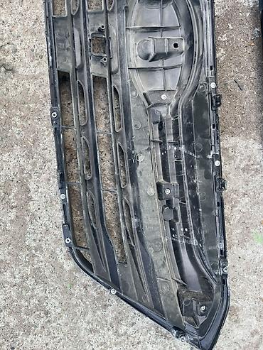 Решетки радиатора: Решетка радиатора Subaru Оригинал — 1