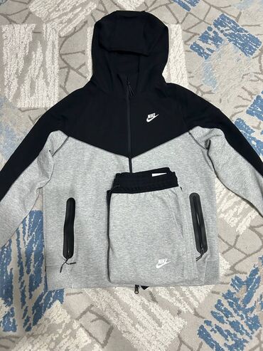 Спорттук костюмдар: Эркектердин спорттук костюму, 2XL (EU 44), 3XL (EU 46), Nike, Жаңы, түсү - Күмүш, Өзү алып кетүү, Акылуу жеткирүү