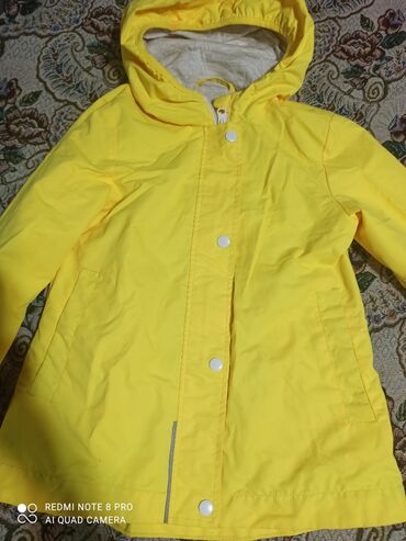 Верхняя одежда: Плащ дождевик на девочку 4-6 лет, в отличном состоянии