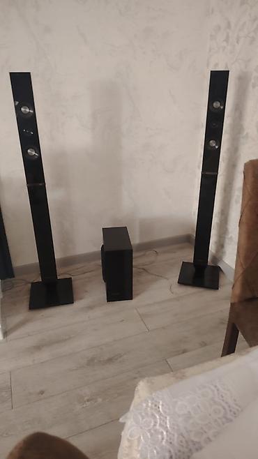 - *Kino effekti* - Filmlərdə bas və ətraf səs verir. TV-yə qoşulur -