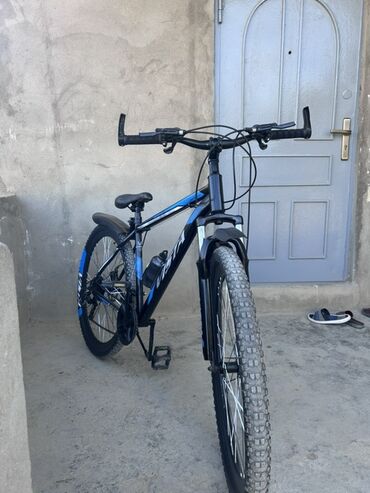 trinx x1 elite: Black blue vista : Salam velosiped tam əla vəziyyətdədir hərşeyi işlək