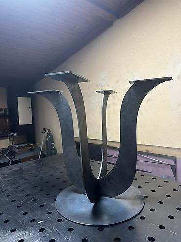 epoksi stolovi: Prodajem metalno postolje seceno na laseru, sa skrivenim varovima — 4