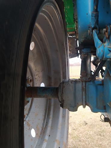 Traktorlar: Minsk Traktor Zavodunun Belarus seriyasından dördçəkən traktor — 17