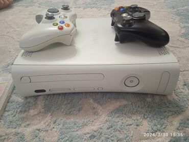 xbox 360 lt30: Xbox 360 непрошита 2 джойстика и 4 диска Не греется не шумит работает