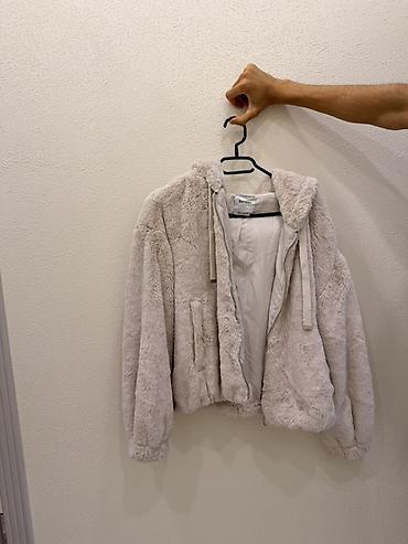 Bershka, M