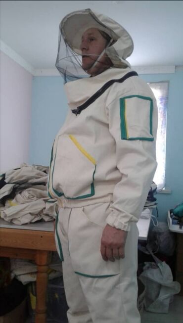 куртки парки в бишкеке: Продаю пчеловодные костюмы для пасеки . Количество не ограниченно