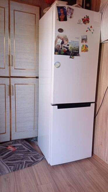 ми 10 с: Холодильник Indesit, Двухкамерный