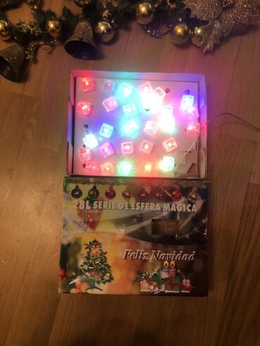 Yeni il ağacları: Yeni il aksesuarları, yolkalar(10-15azn)və stolüstü ekibanu(5-10azn) — 5