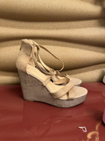 eqa shoes ecemi unvan: Guess, Размер: 39, цвет - Бежевый, Б/у