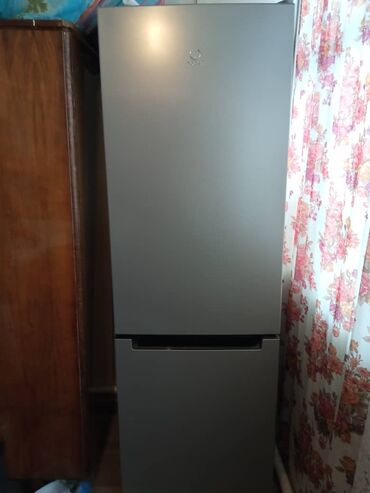 холодильник indezit: Холодильник Indesit, Б/у, Двухкамерный
